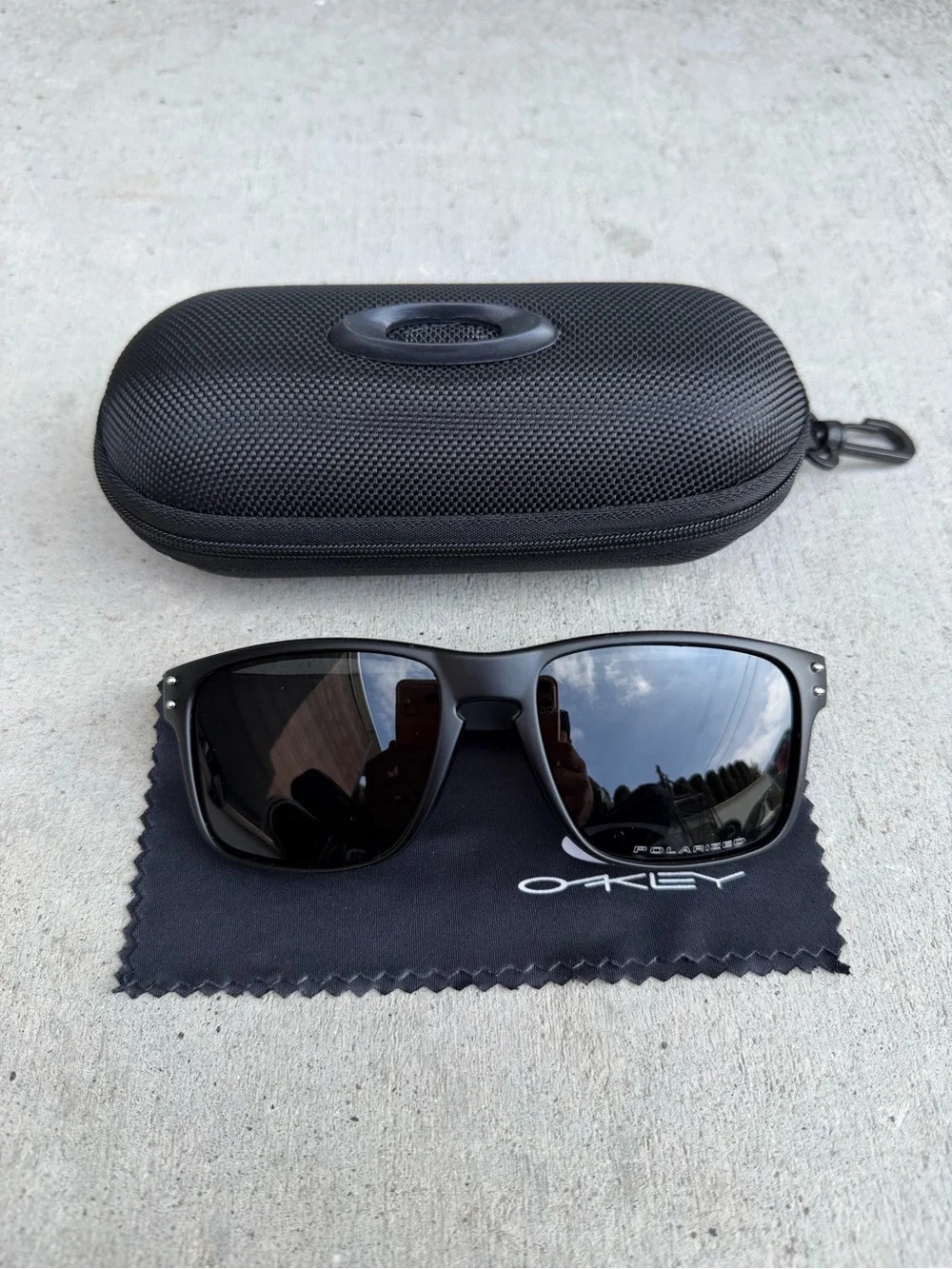 Oakley Holbrook Sunglasses Silver / Black Frame Polarized Iridium Prizm Lens